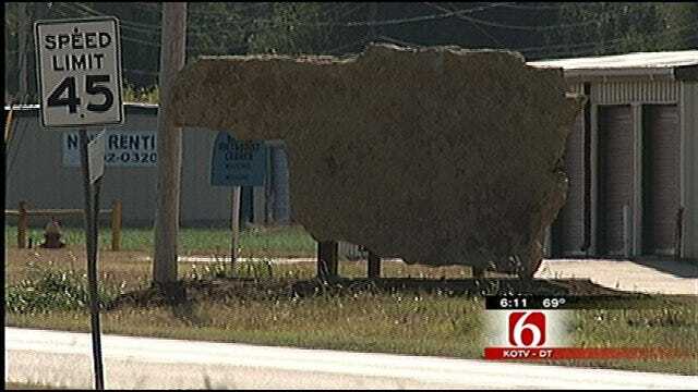 Oklahoma Town Using State-Shaped Welcome Sign