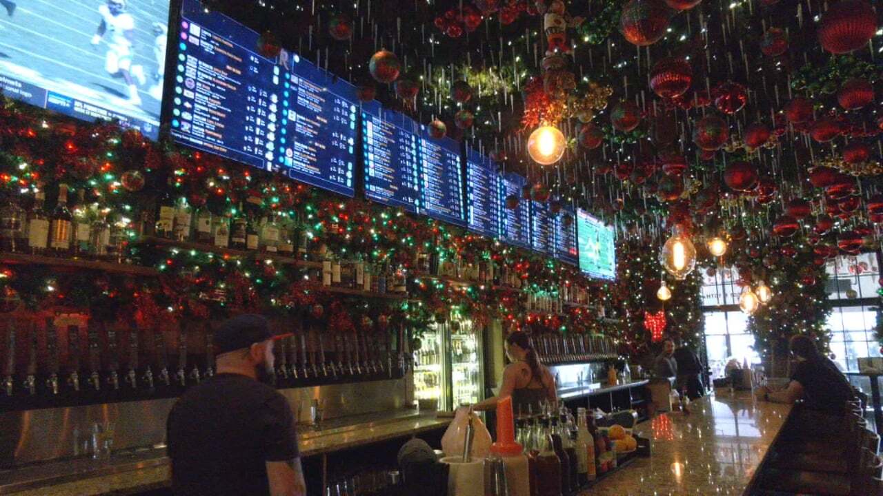 Holiday Decorations At Roosevelt's To Stay Up For Another Week
