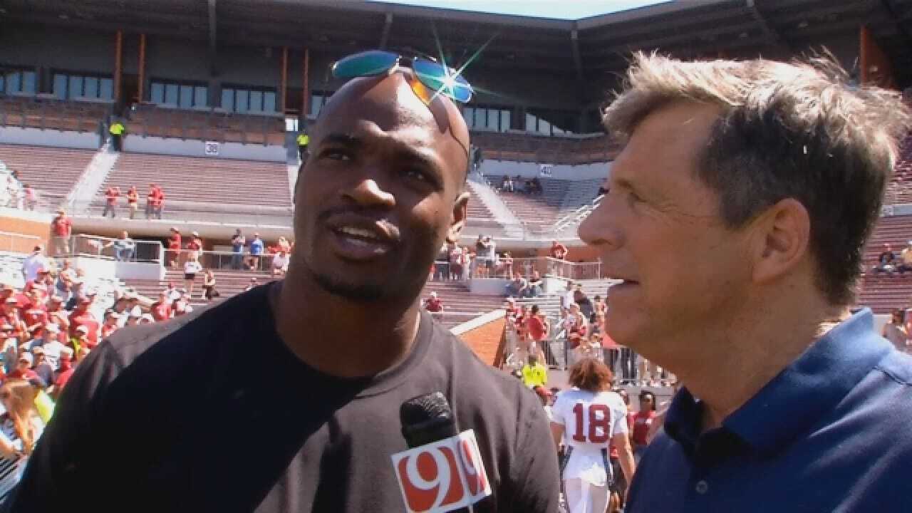 Dean Catches Up With Adrian Peterson At OU's Spring Game