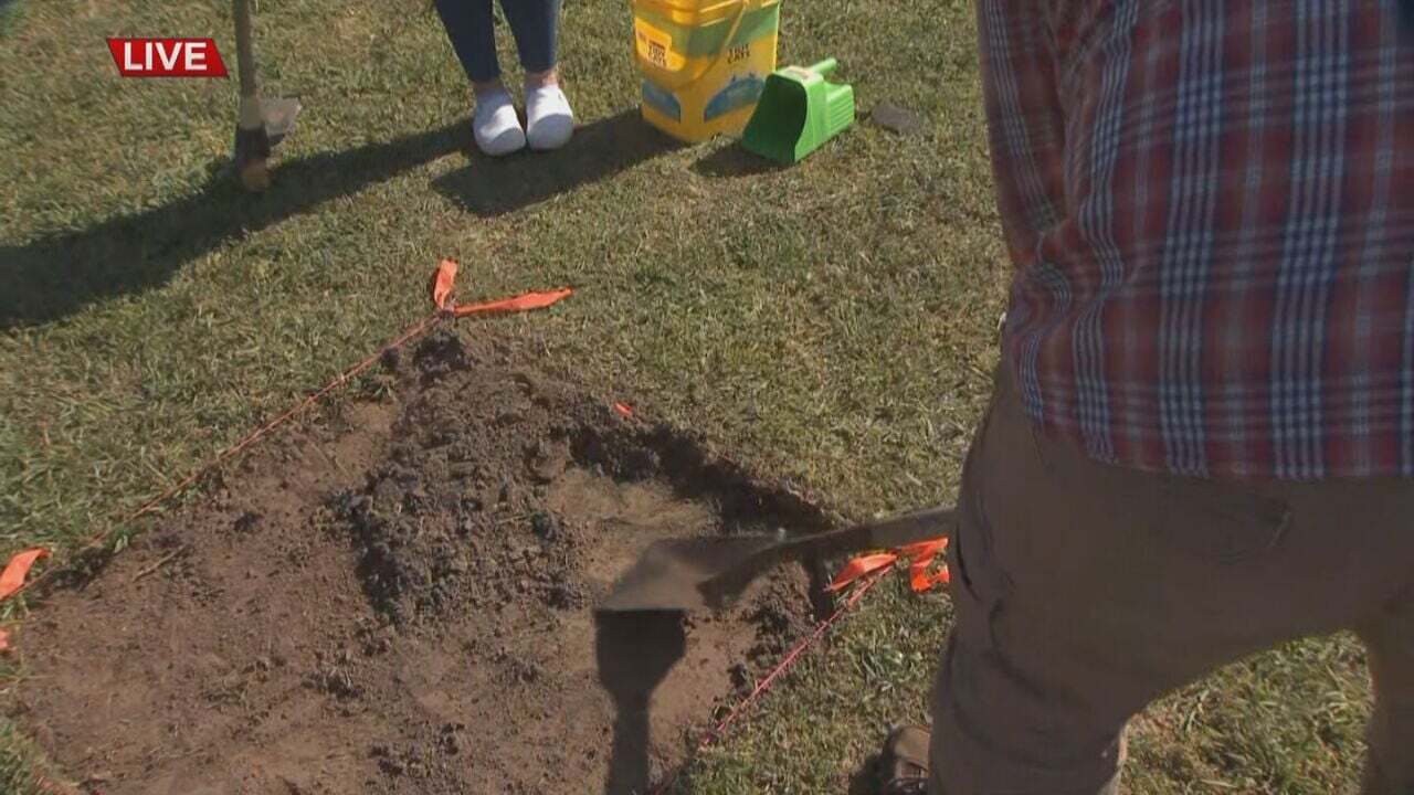 Union High School Students Learn To Dig For Archaeology Day