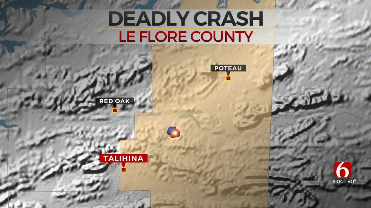 1 Dead, 2 Injured After Car Wreck In Le Flore County