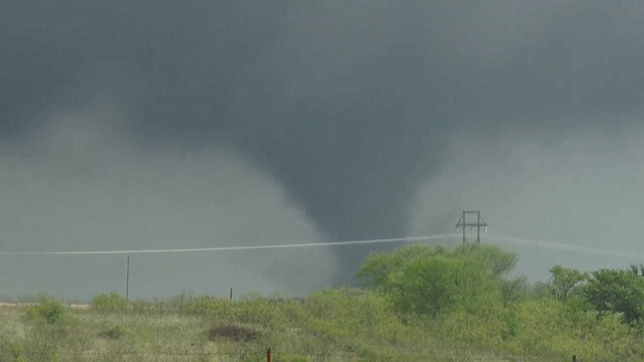 RAW VIDEO: Val & Amy Track Tornado Near Springer, Okla.