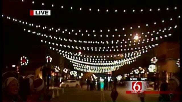 Downtown Jenks Flips The Switch On Christmas Light Display