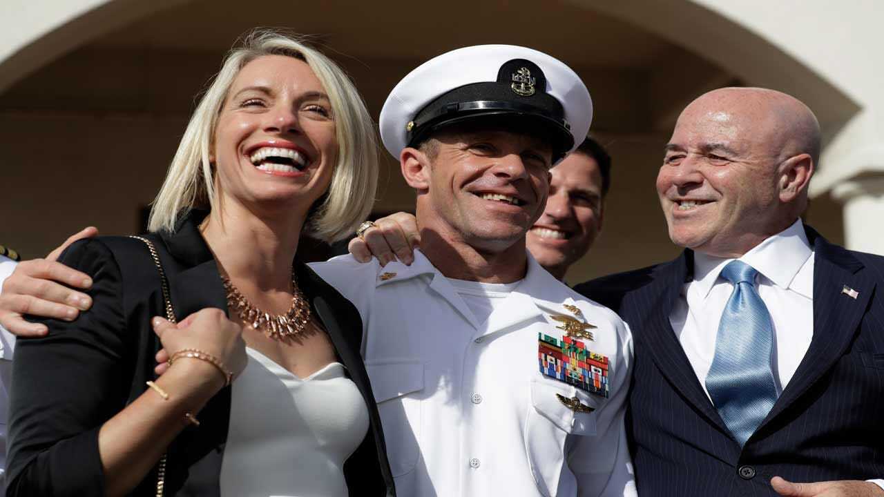 Jury Weighs Navy SEAL's Punishment For Posing With Corpse