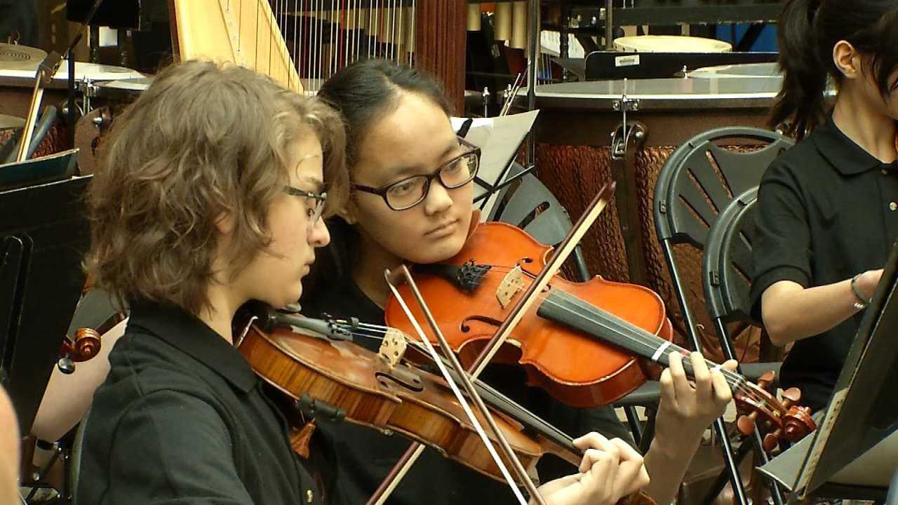 Tulsa Youth Symphony Fills Mall With Music