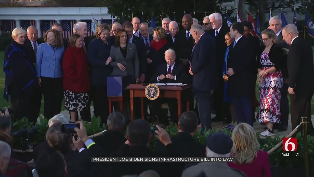 Biden Signs $1T Infrastructure Deal With Bipartisan Crowd
