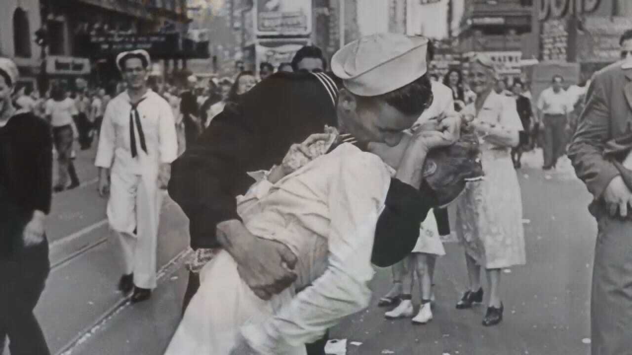 Statue Of WWII Sailor Kissing Nurse Vandalized With '#MeToo'