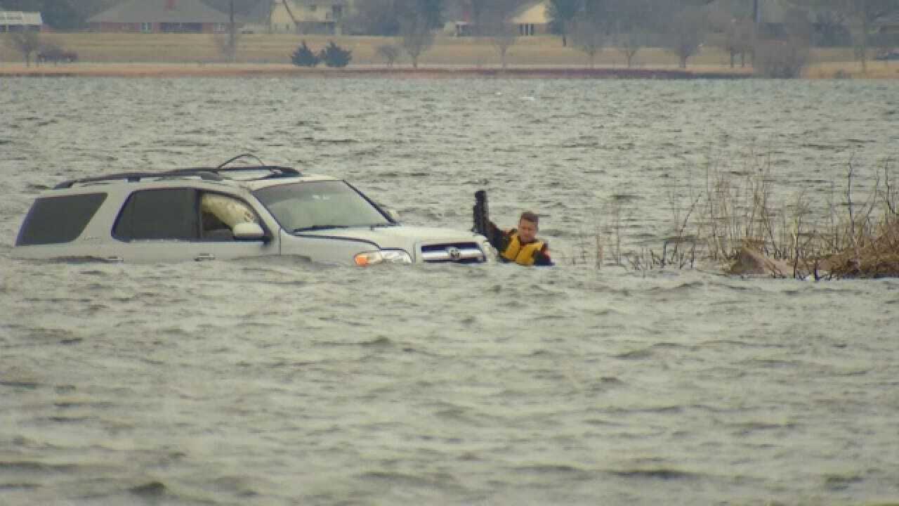 Dive Team Pulls Vehicle From Lake Hefner