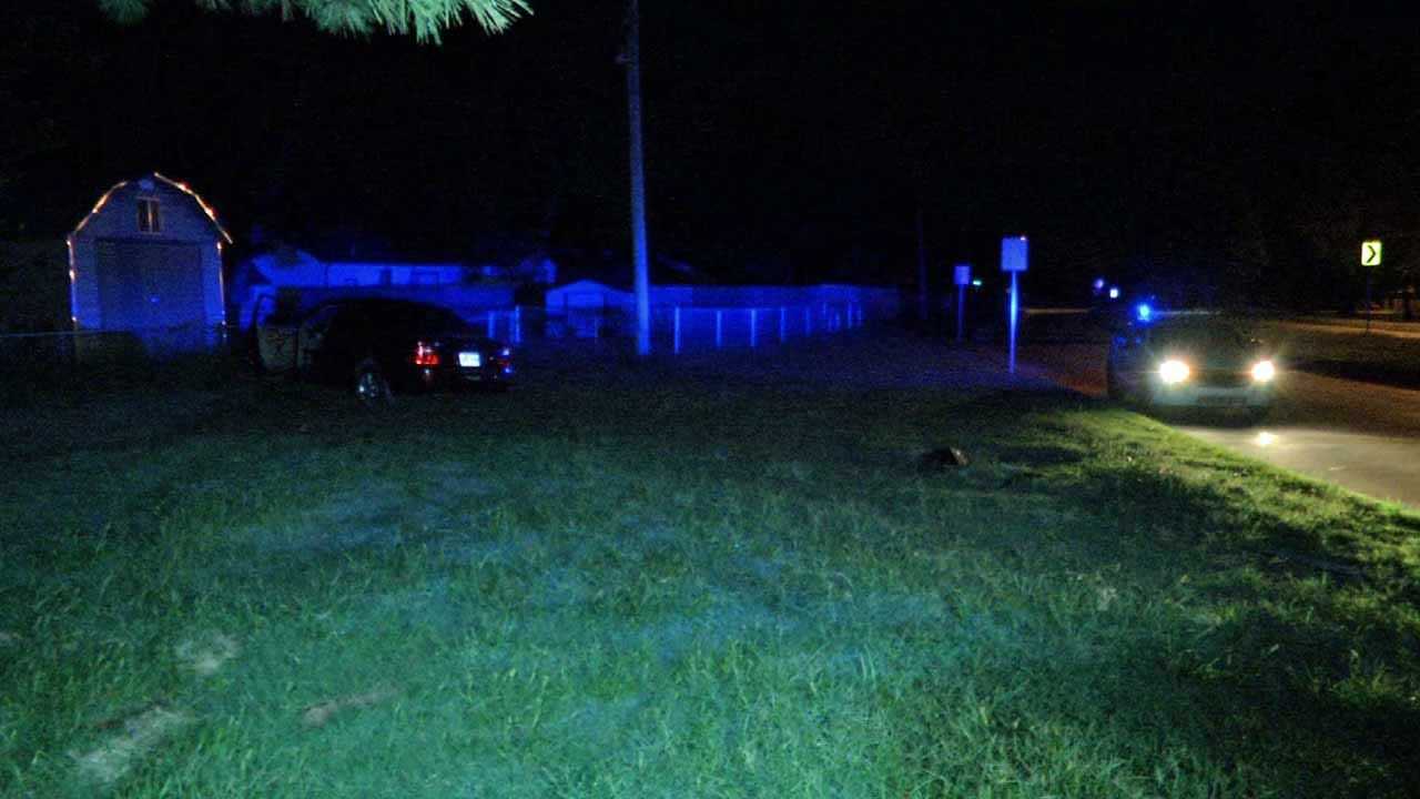 Tulsa Police Looking For Driver Who Crashed Into Yard