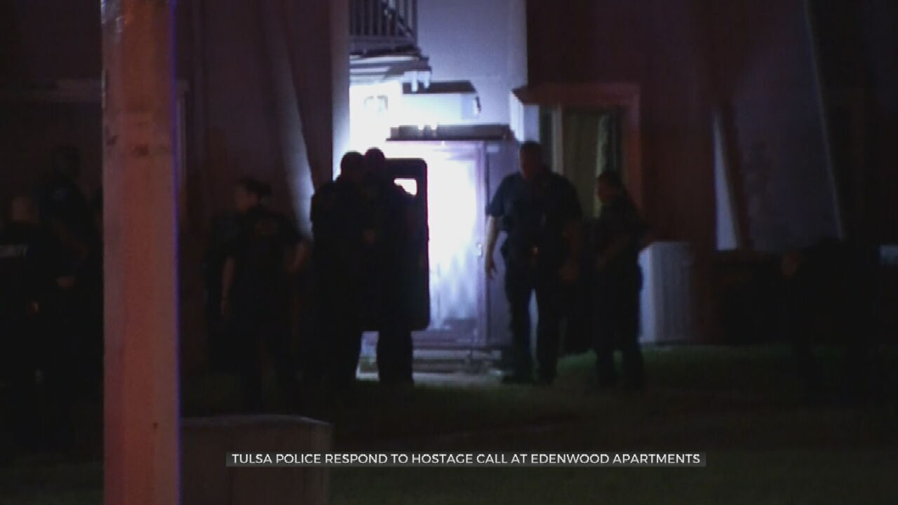 Police Respond To Hostage Call At Tulsa Apartment Complex