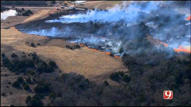WEB EXTRA: SkyNews 9 Flies Over Large Grass Fire Near Norman