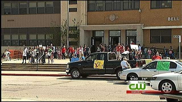 Tulsa Elementary Parents, Students Petition To Keep School Open