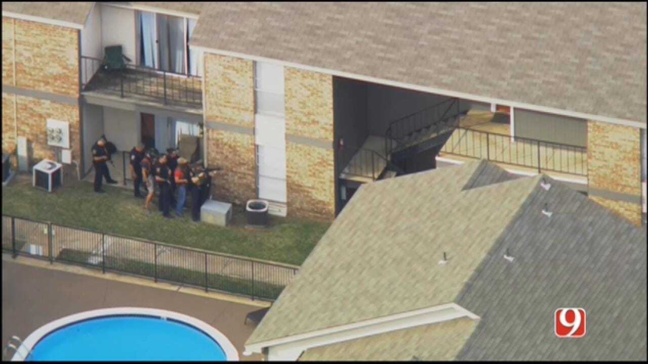 WEB EXTRA: SkyNews 9 Flies Over Standoff At Norman Apartment