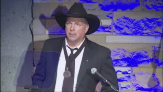 From Amanda Taylor: Catching Up With Garth Brooks