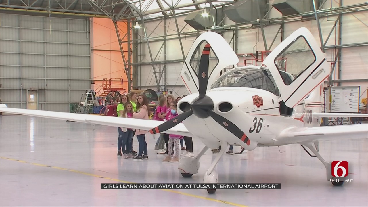 Girls Learn About Aviation At Tulsa International Airport