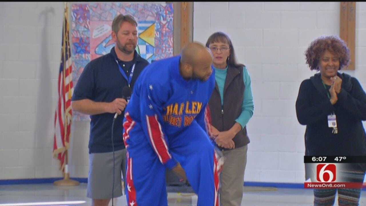 Harlem Globetrotter Speaks With Tulsa Students About Bullying