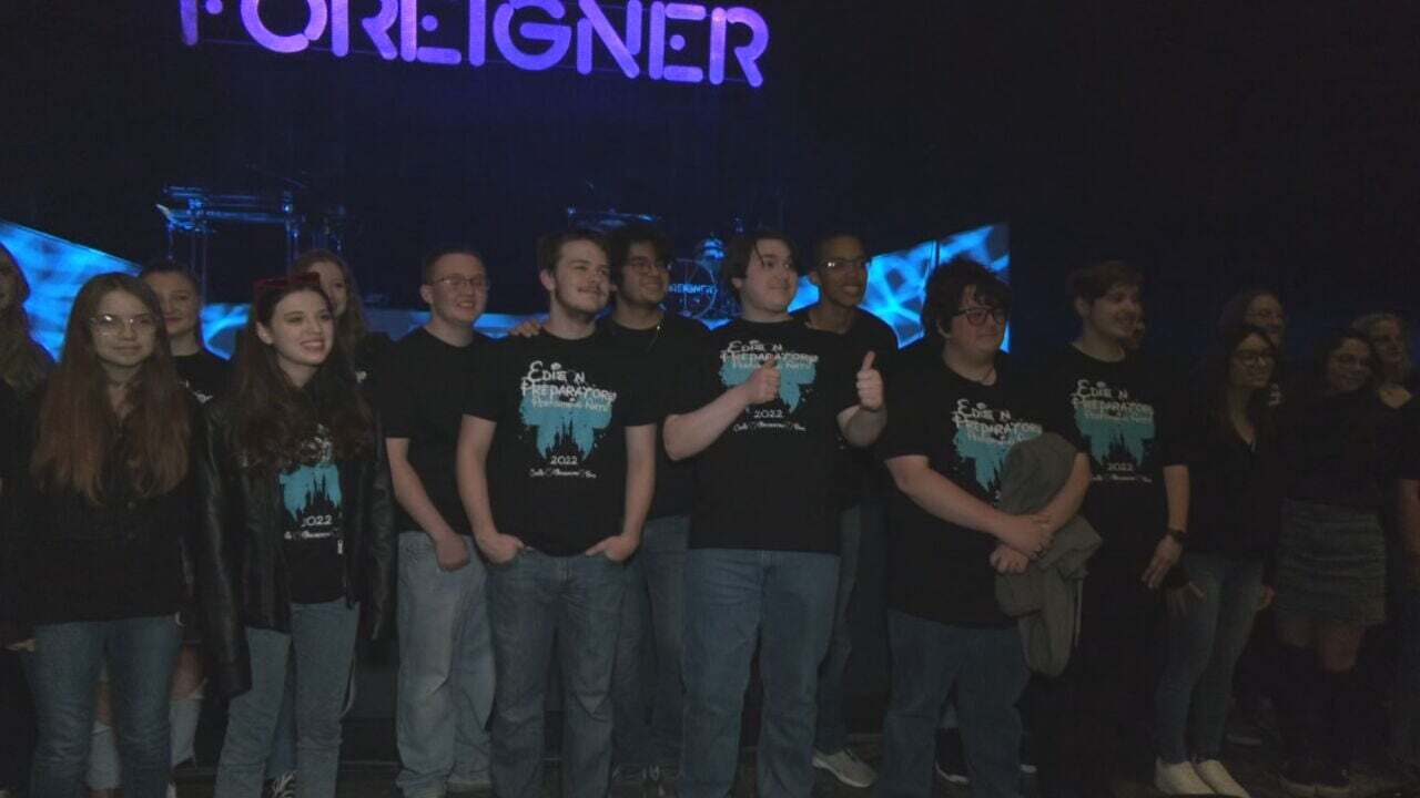 Edison Choir Opens For Rock Band Foreigner