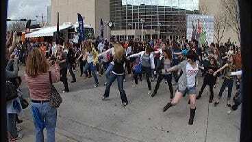 Thunder Flash Mob Ends In Marriage Proposal