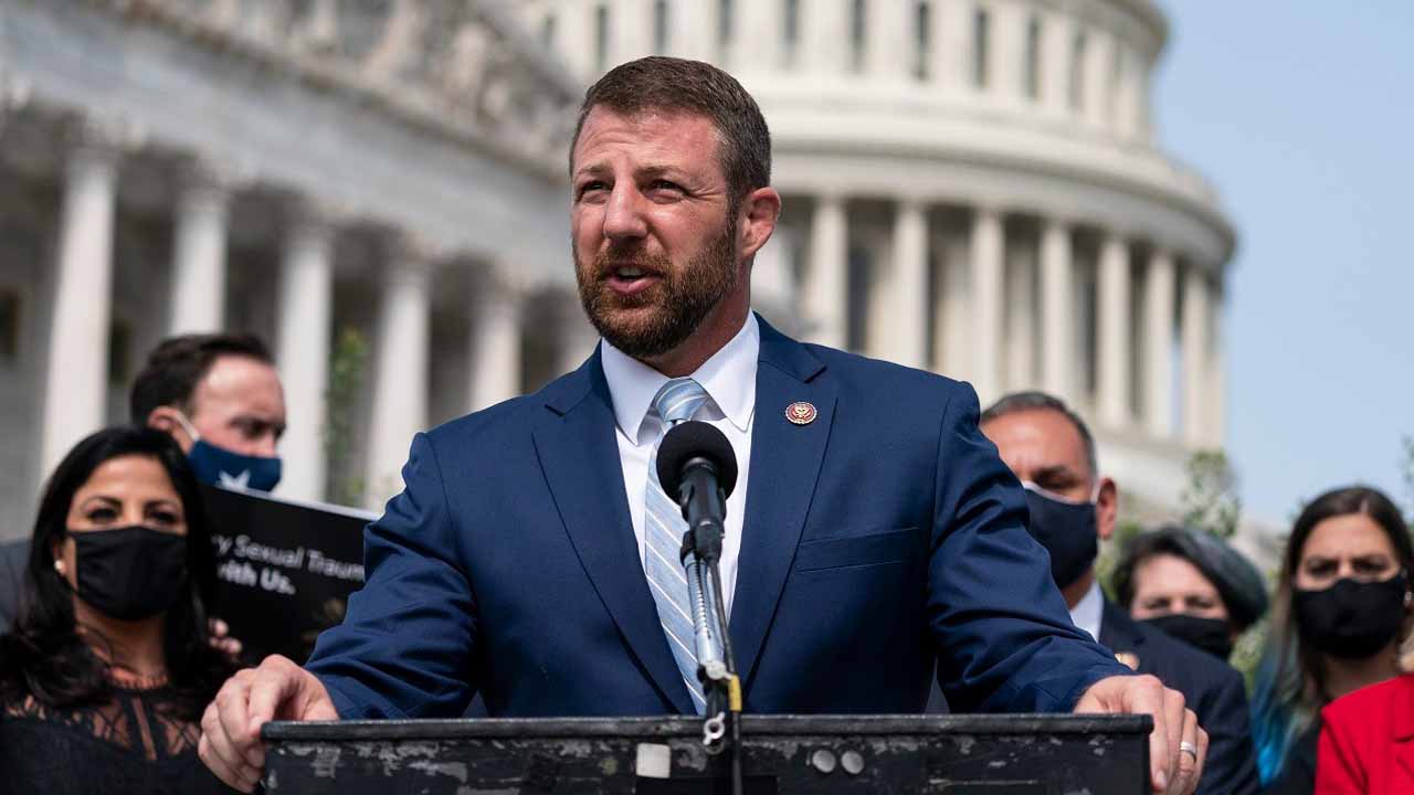 Okla. Congressman Mullin Caught On Video Turning Down Mask During Capitol Attack