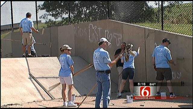Tulsa Volunteers Team Up To Clean Up Graffiti