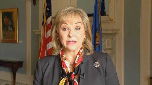 Governor Fallin Congratulates Kelly Ogle on 25 Years