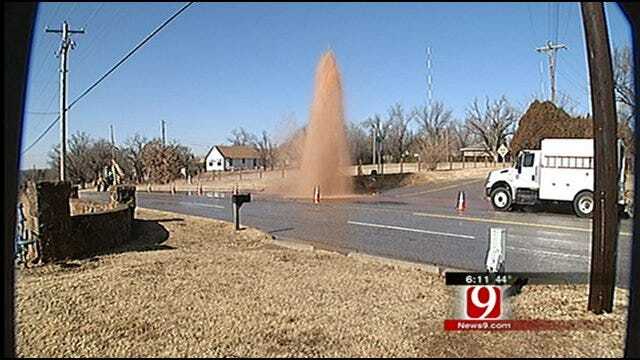 Muddy Geyser Creates Mess In Oklahoma City