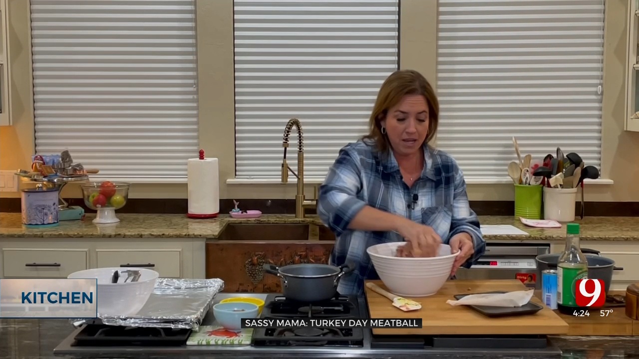 Sassy Mama: Turkey & Stuffing Meatballs