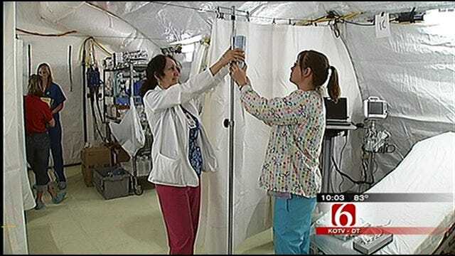 Mobile Unit Treats Patients Outside Tornado-Damaged Joplin Hospital