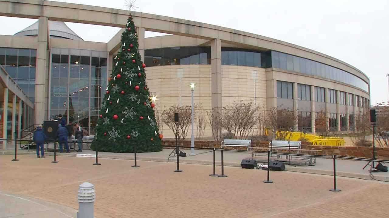 WATCH: Governor Stitt's 1st Christmas Tree Lighting Ceremony