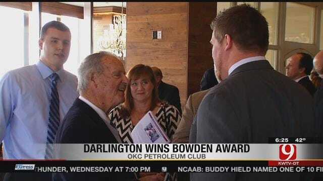Darlington Accepts Bobby Bowden Award In OKC