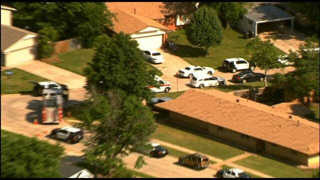 SkyNews 9: Man Barricades Himself Inside Home In Moore