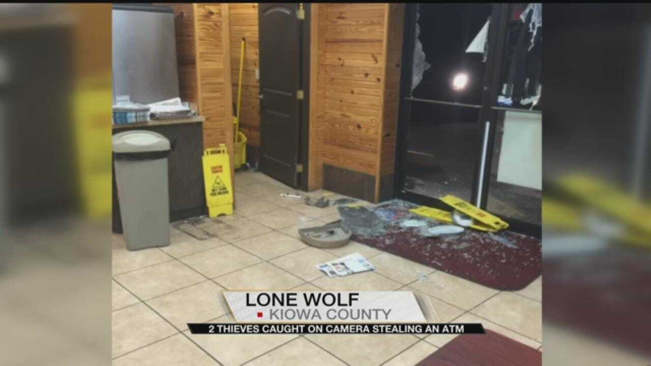 Thieves Caught On Camera Stealing An ATM In Lone Wolf
