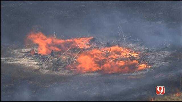 WEB EXTRA: Bob Mills SkyNews 9 HD Flies Over Deer Creek Grass Fire