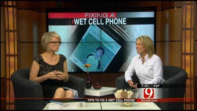 US Cellular Gives Tips On Fixing A Wet Cellphone