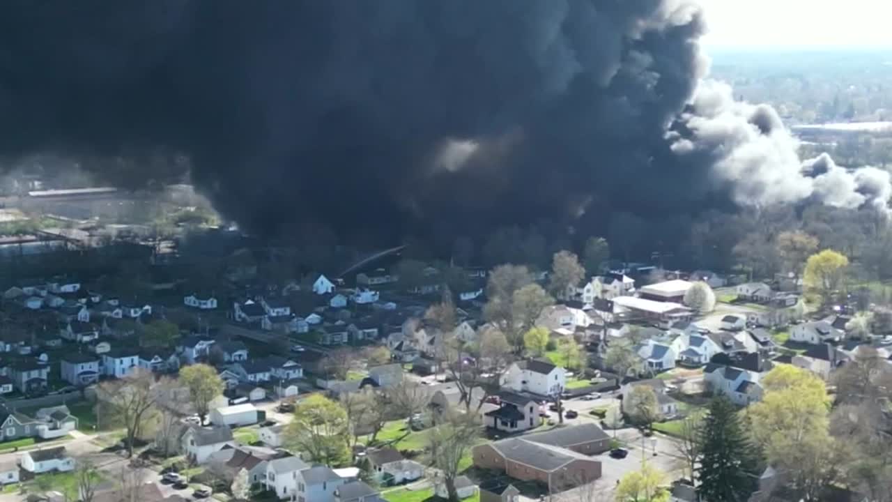 Hundreds Forced From Indiana Homes As Plastics Fire Burns