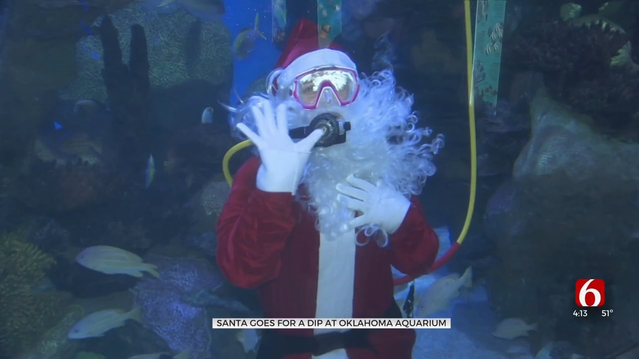 Underwater Santa Claus Returns To Oklahoma Aquarium