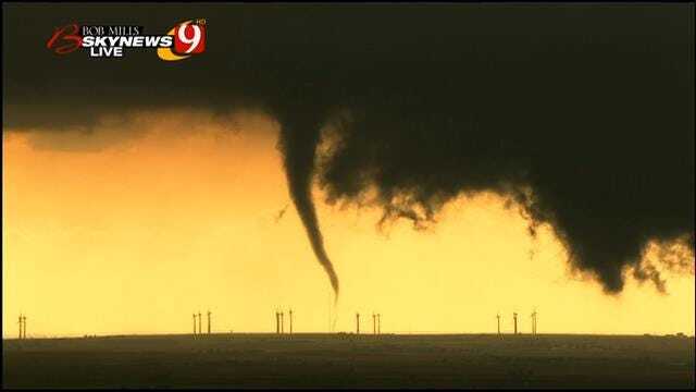 Bob Mills SkyNews 9 HD Captures Tornado Near Hydro