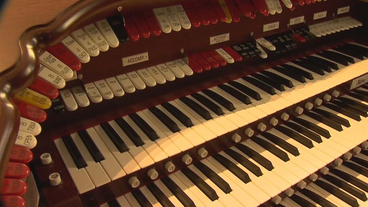 Will Rogers High School Adds New $200K Pipe Organ