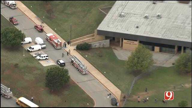WEB EXTRA: SkyNews 9 Flies Over Evacuation At Putnam City Elementary