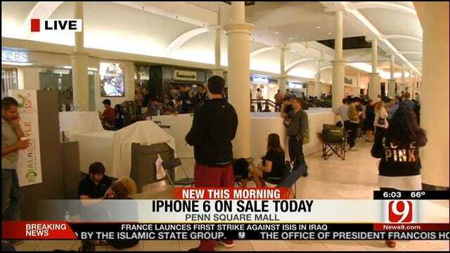 Oklahomans Line Up Early Friday Morning For Release Of New iPhones