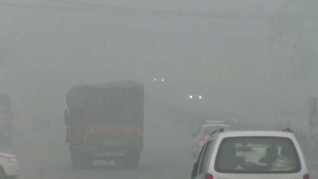 Authorities Shut Down Schools, Construction & Limit Traffic During Smog In New Delhi