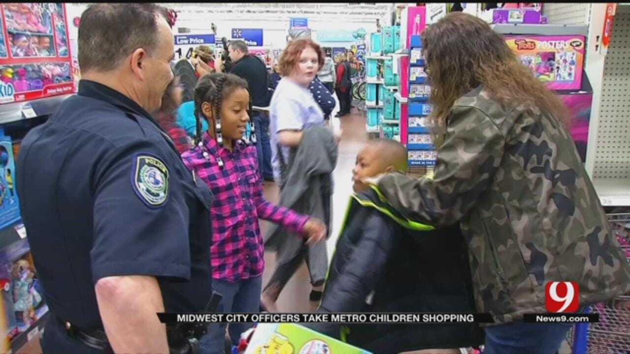 Midwest City Police Officers Shop With Oklahoma Kids In Need
