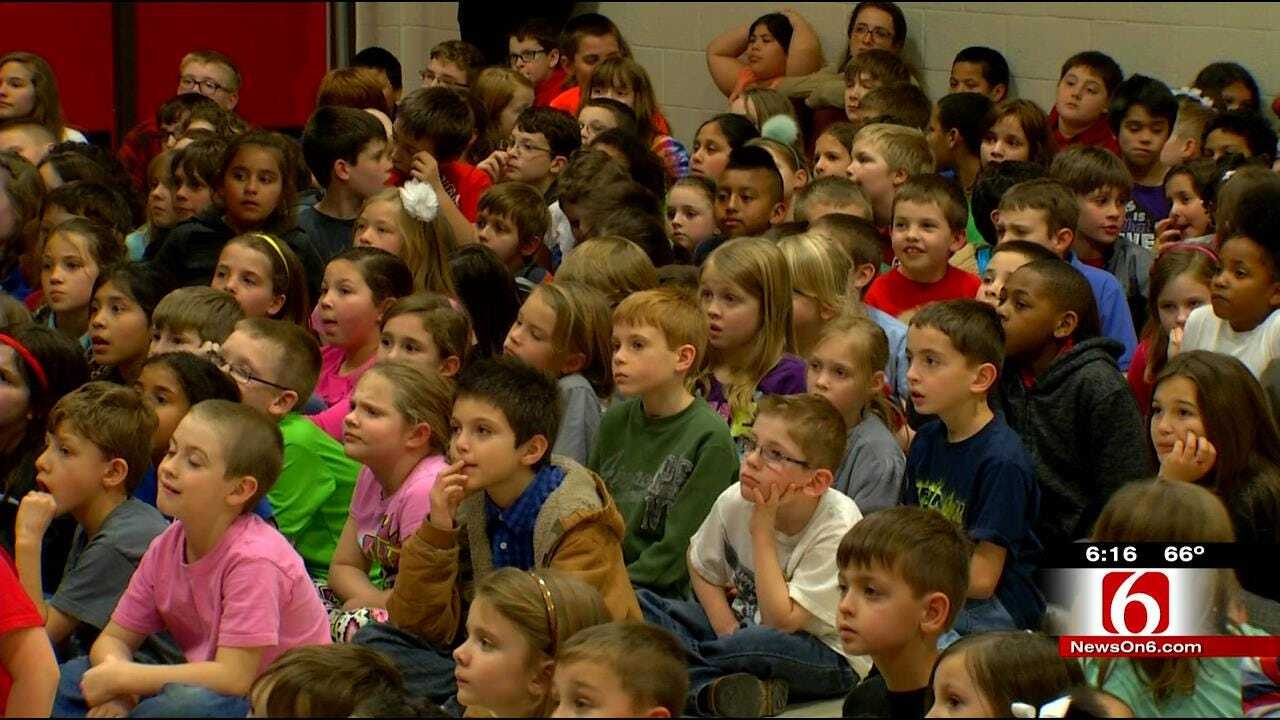Trav's Wild Weather Goes To Peters Elementary