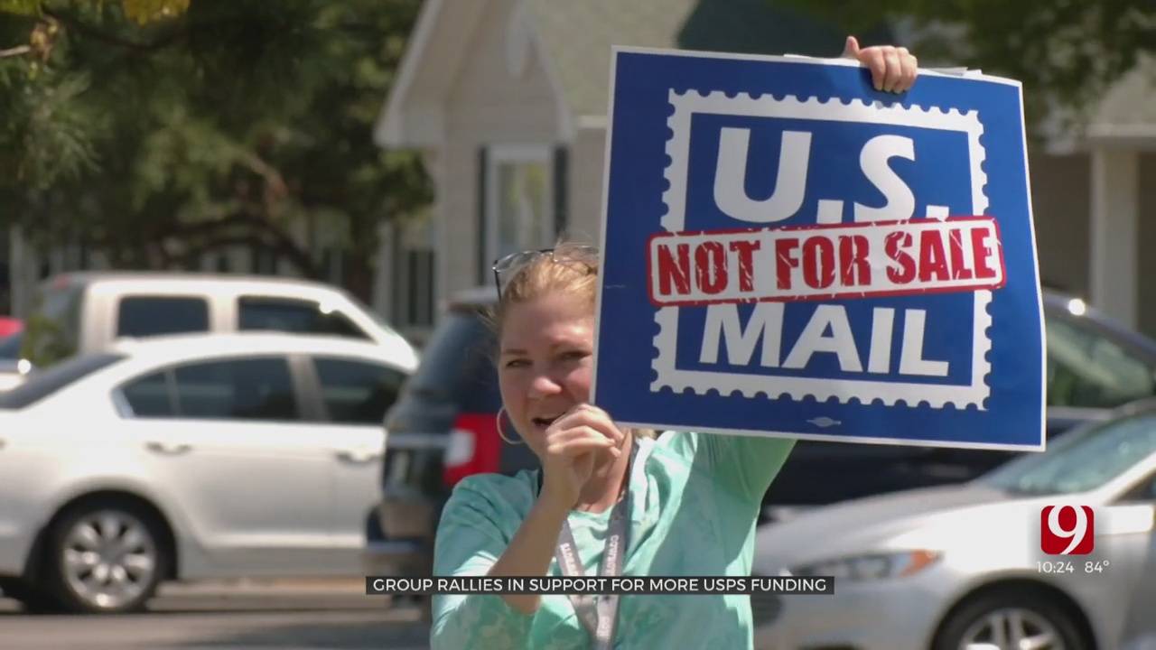 Postal Workers Union Works To Gain Support For $25 Billion USPS Stimulus  