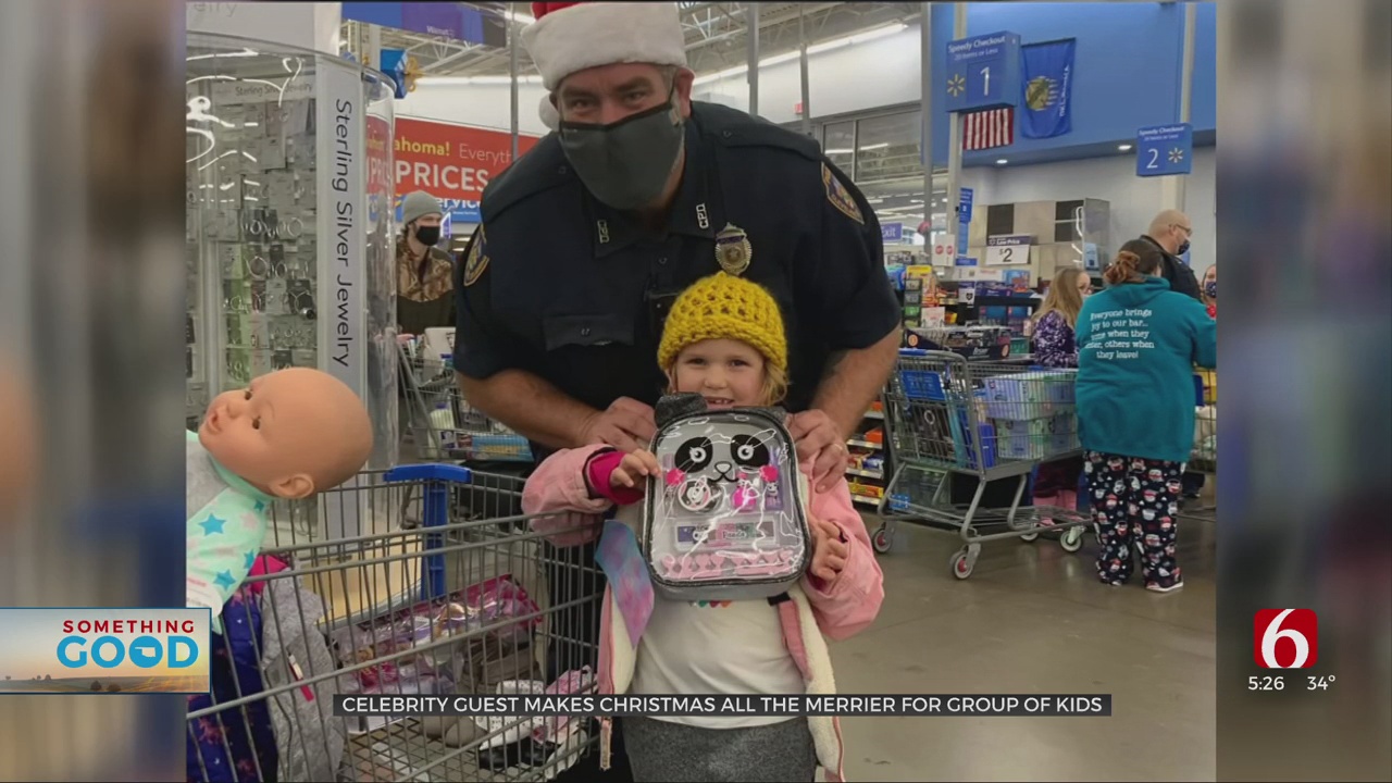 Celebrity Guest Helps Cleveland Officers Make Christmas All The Merrier For Kids 