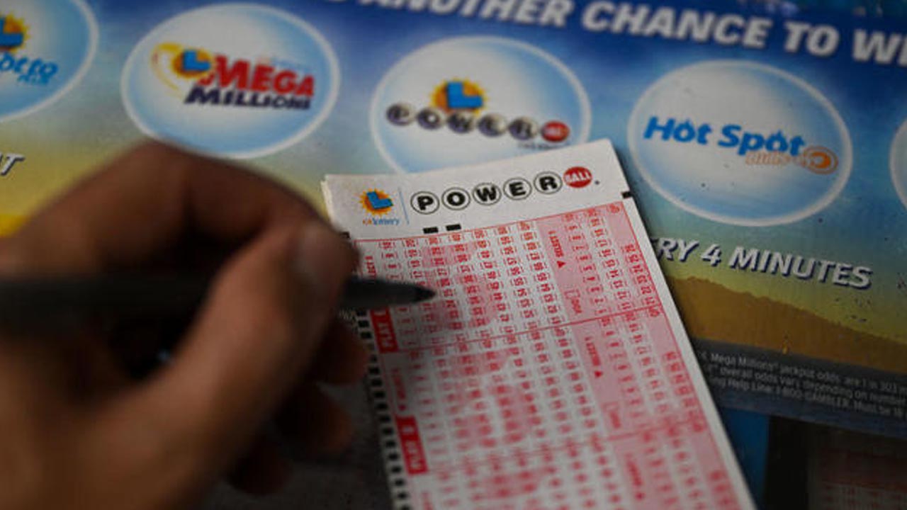 Powerball Jackpot Hits $1 Billion After No Winning Tickets Sold For $922 Million Grand Prize