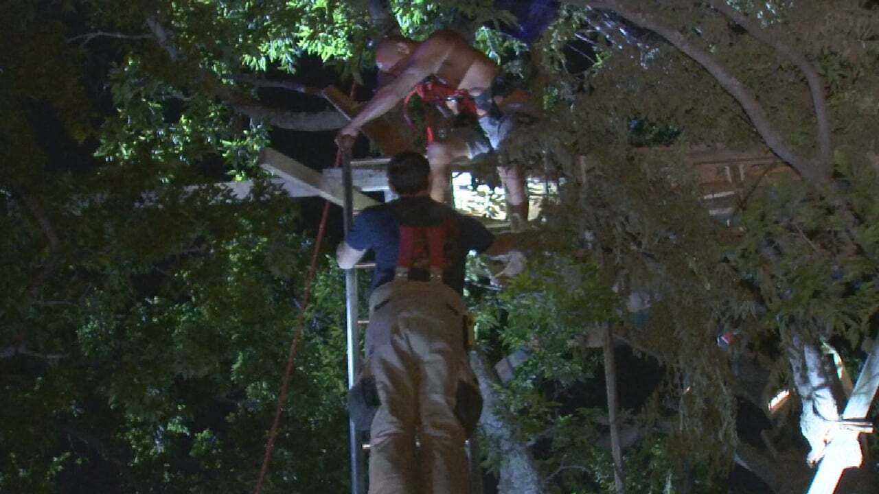 Tulsa Firefighters Help Man Stuck In A Treehouse Overnight