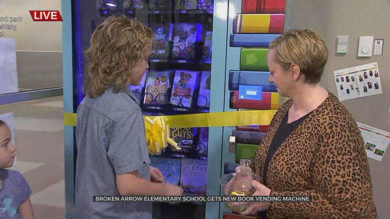 Book Vending Machine At Highland Park Elementary Encourages Kids To Read
