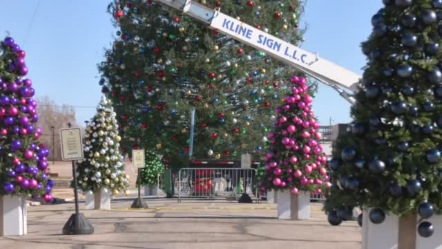 Enid's Record-Breaking Christmas Tree Suffers Wind Damage