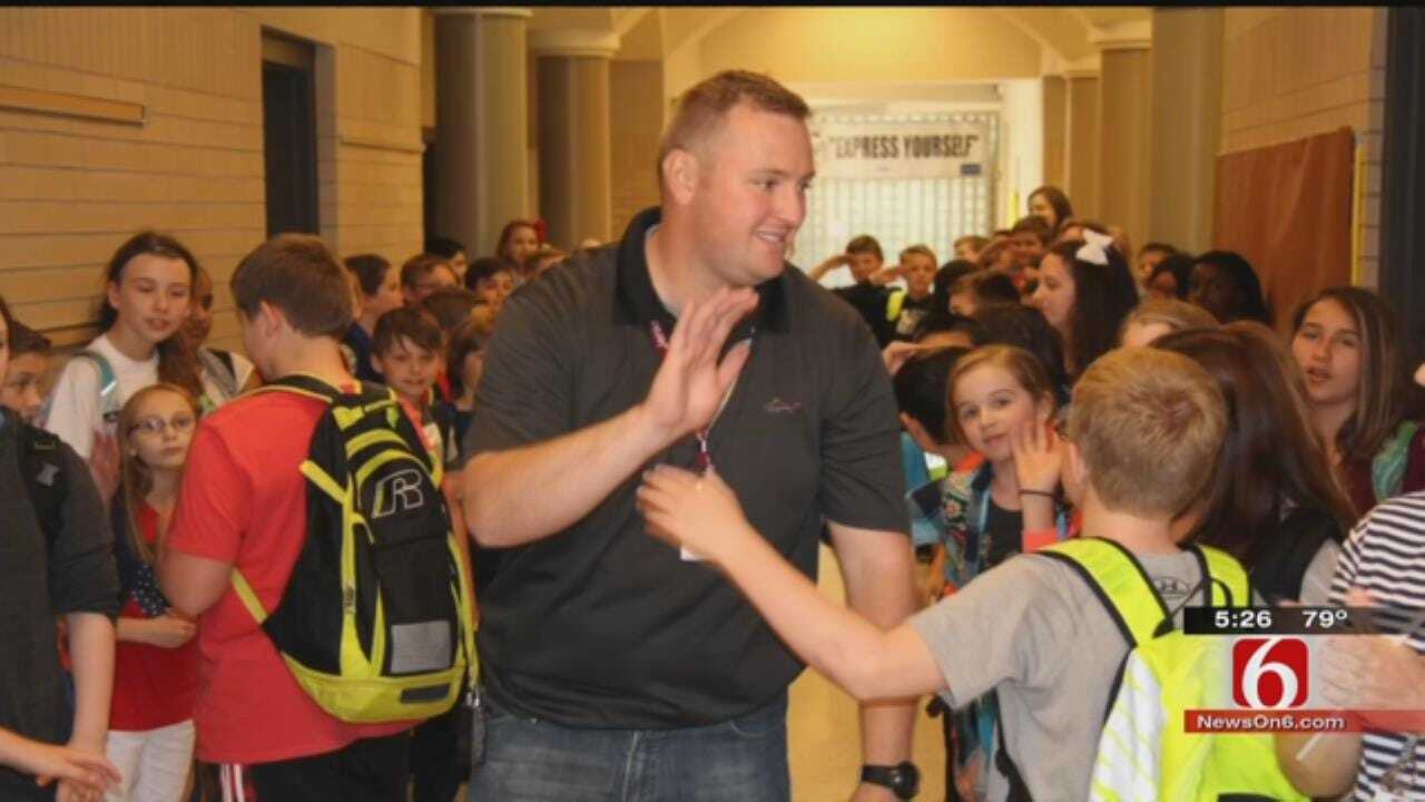 Jenks Students Give Sendoff To Teacher, National Guard Member